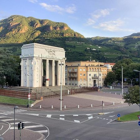 Casa Vittoria - Siegeshaus Lägenhet Bolzano Exteriör bild